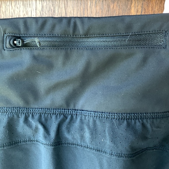 Athleta Run With It 14” Skort like new condition - Picture 2 of 10
